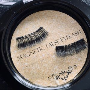 Magnetic false eyelashes